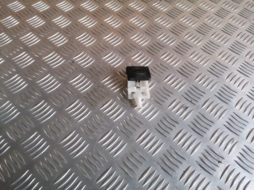 Pārsega atveršanas rokturis salonā priekš TOYOTA COROLLA VERSO 2005 1 Pārsega atveršanas rokturis salonā priekš TOYOTA COROLLA VERSO 2005