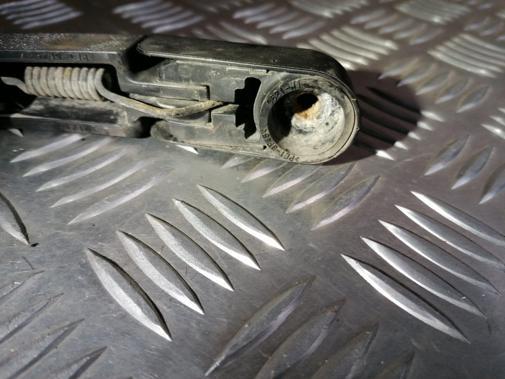 Aizmugurējā loga tīrītāja slotiņa priekš TOYOTA COROLLA VERSO 2005 3 Aizmugurējā loga tīrītāja slotiņa priekš TOYOTA COROLLA VERSO 2005