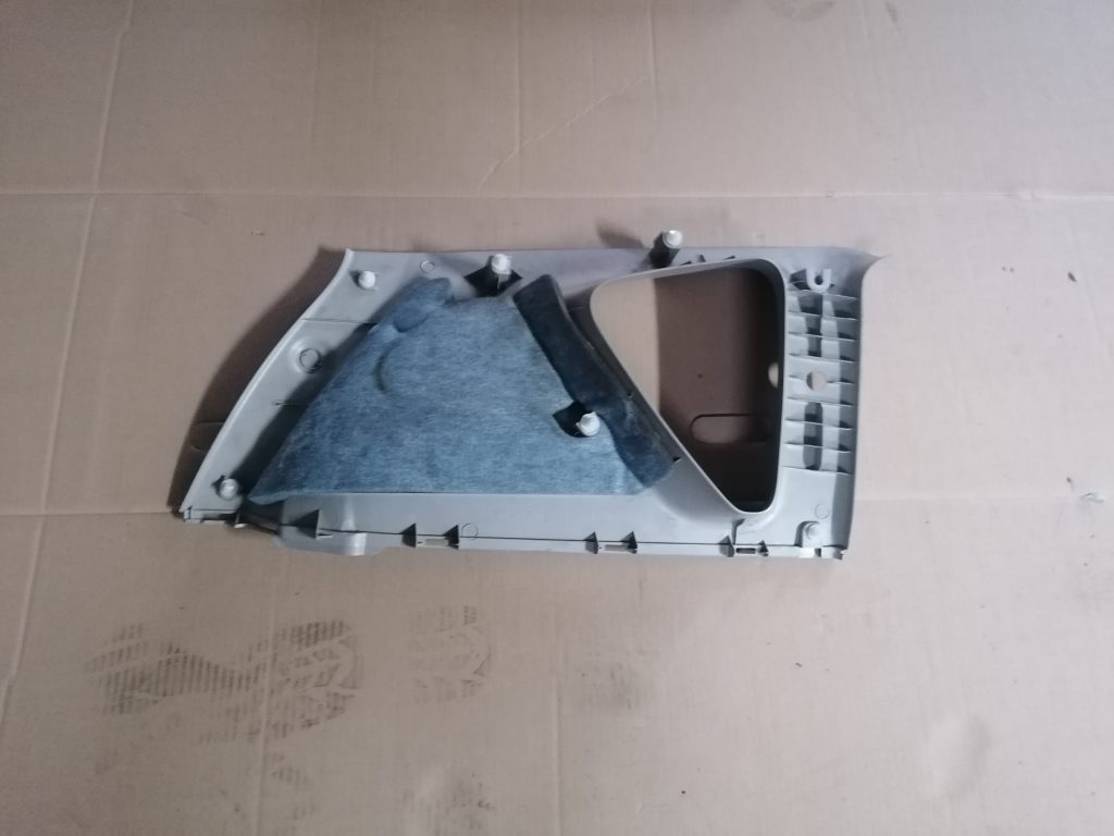 Bagāžnieka nodalījuma sānu apdare priekš TOYOTA COROLLA VERSO 2005 1 Bagāžnieka nodalījuma sānu apdare priekš TOYOTA COROLLA VERSO 2005