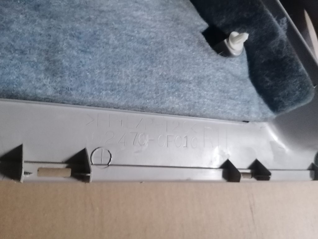 Bagāžnieka nodalījuma sānu apdare priekš TOYOTA COROLLA VERSO 2005 2 Bagāžnieka nodalījuma sānu apdare priekš TOYOTA COROLLA VERSO 2005