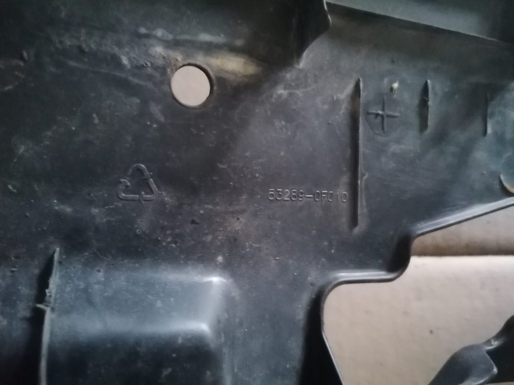 Radiatoru augšēja uzlika priekš TOYOTA COROLLA VERSO 2005 3 Radiatoru augšēja uzlika priekš TOYOTA COROLLA VERSO 2005