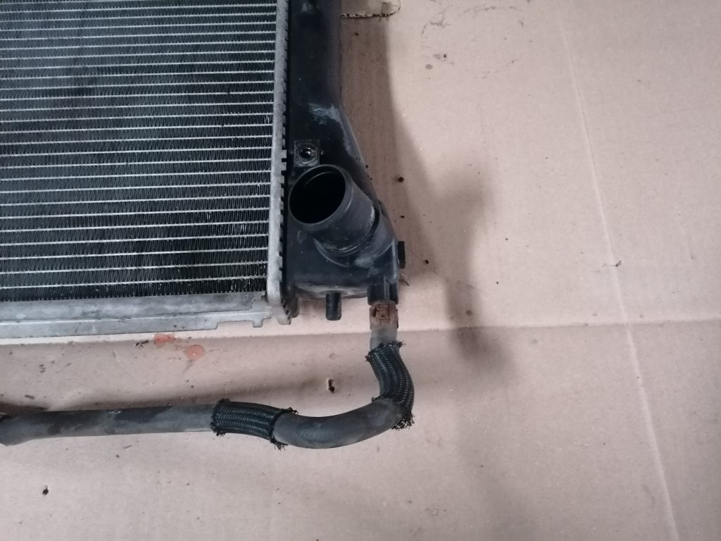 Dzesēšanas radiators priekš TOYOTA COROLLA VERSO 2005 2 Dzesēšanas radiators priekš TOYOTA COROLLA VERSO 2005