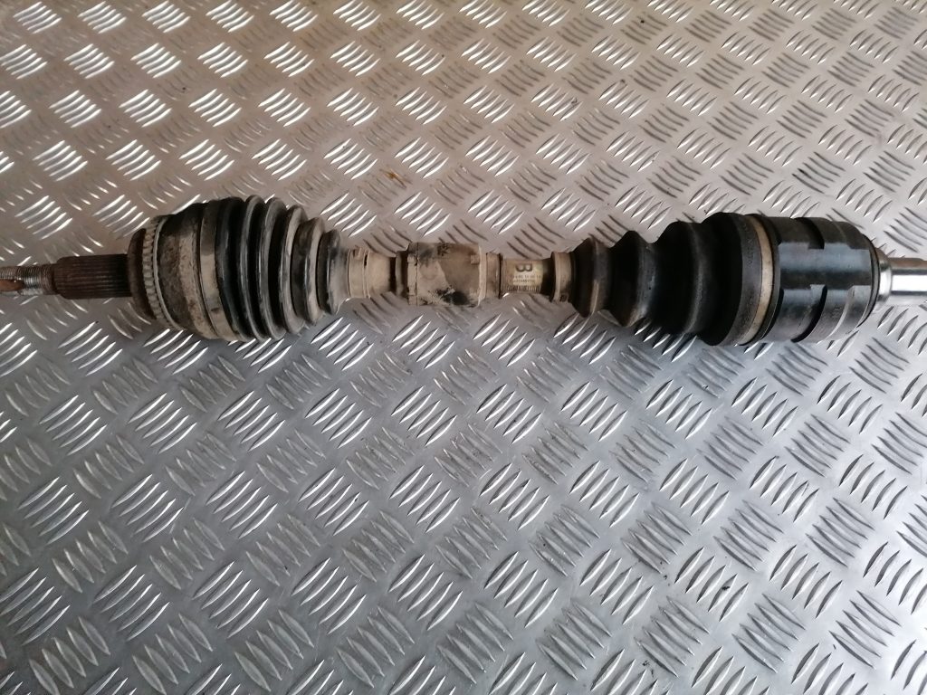 Pusass priekšējā kreisā priekš TOYOTA COROLLA VERSO 2005 1 Pusass priekšējā kreisā priekš TOYOTA COROLLA VERSO 2005