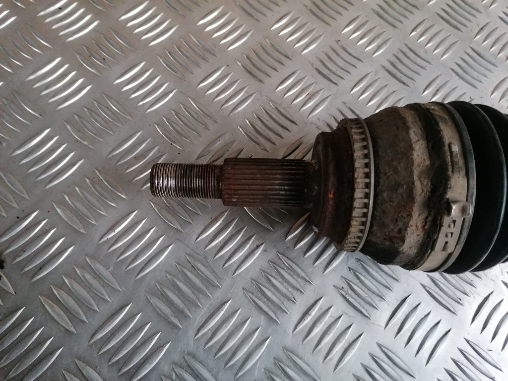 Pusass priekšējā kreisā priekš TOYOTA COROLLA VERSO 2005 3 Pusass priekšējā kreisā priekš TOYOTA COROLLA VERSO 2005