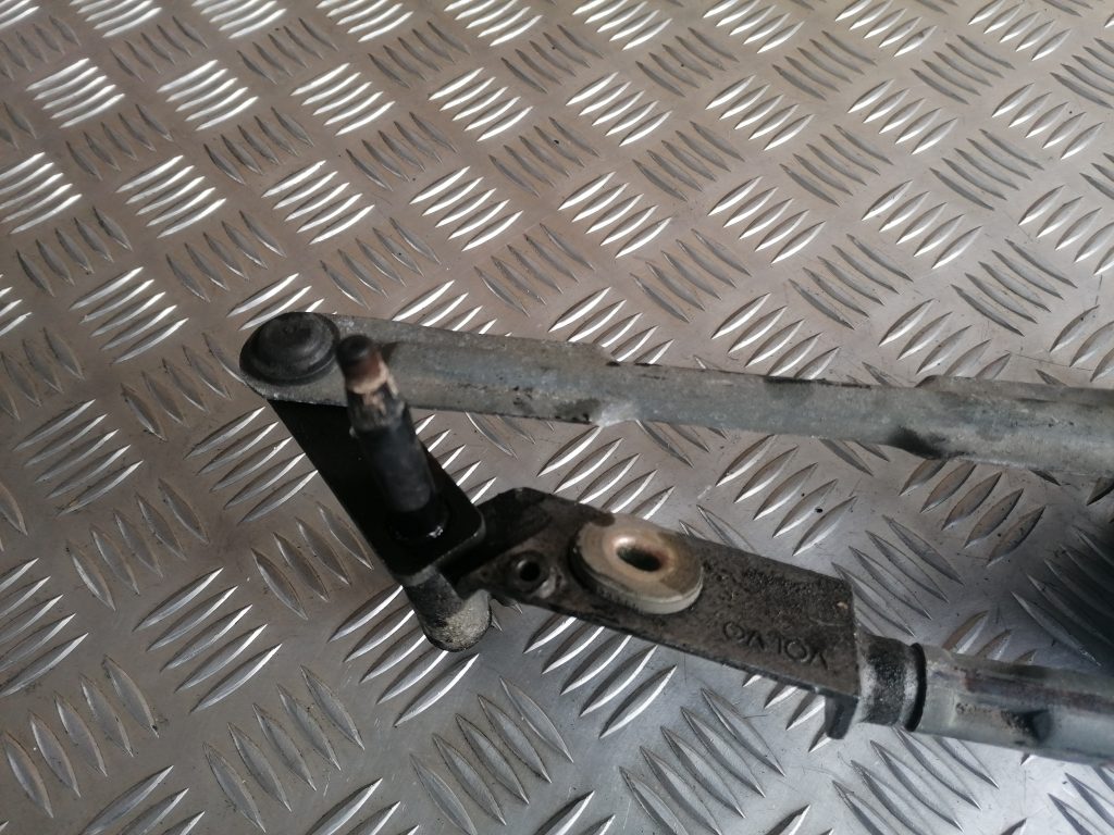 Vējstikla tīrīšanas mehānisms priekš VOLVO V70 2004 6 Vējstikla tīrīšanas mehānisms priekš VOLVO V70 2004