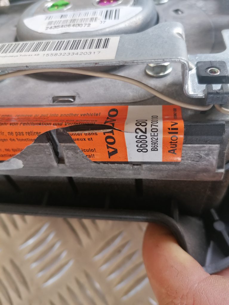 Stūres drošības spilvens priekš VOLVO V70 2004 4 Stūres drošības spilvens priekš VOLVO V70 2004