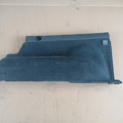Bagāžnieka nodalījuma sānu apdare priekš VOLVO V70 2004