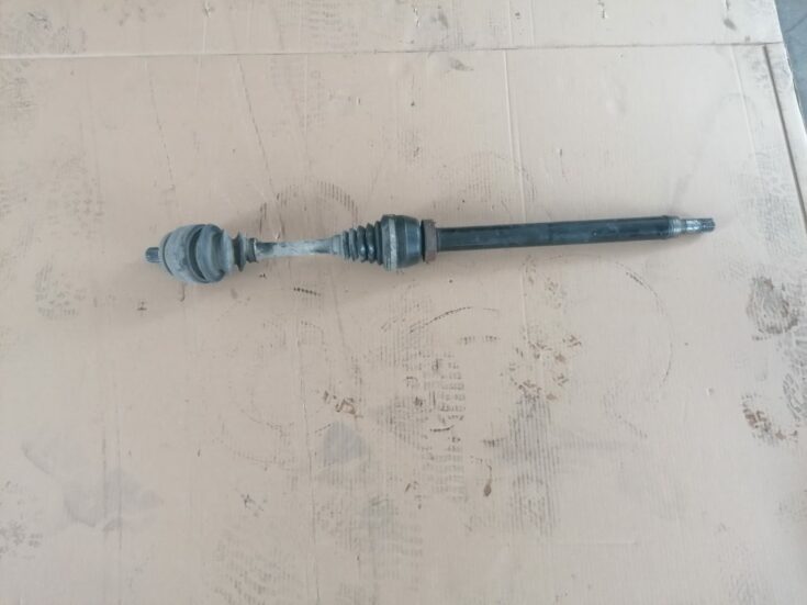 Pusass priekšēja labā priekš VOLVO V70 2004