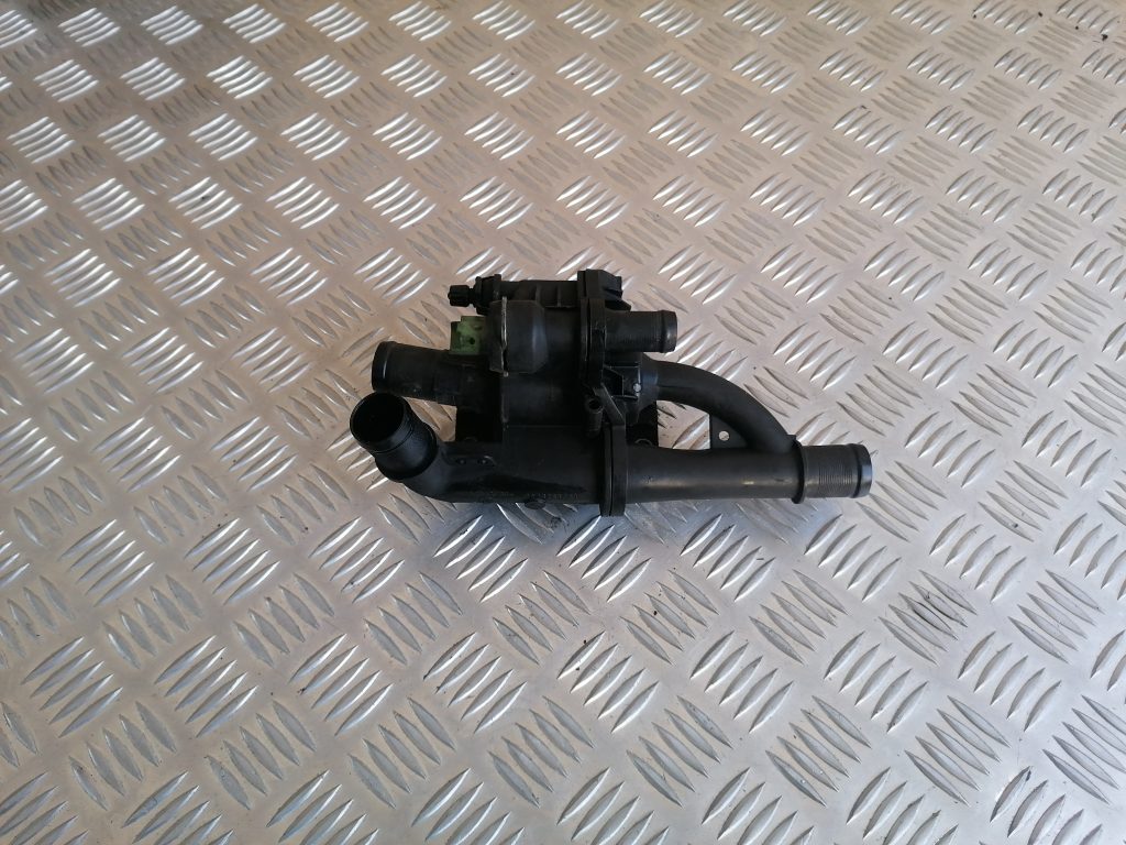 Termostata korpuss priekš FORD C-MAX 2011 1 Termostata korpuss priekš FORD C-MAX 2011