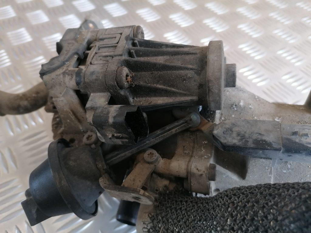 EGR vārsta dzesētājs priekš FORD C-MAX 2011 4 EGR vārsta dzesētājs priekš FORD C-MAX 2011