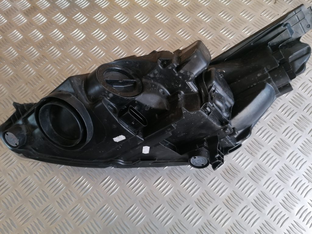 Priekšējais labais lukturis priekš FORD C-MAX 2011 2 Priekšējais labais lukturis priekš FORD C-MAX 2011