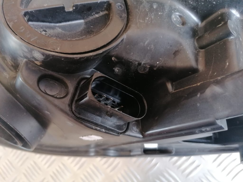 Priekšējais labais lukturis priekš FORD C-MAX 2011 3 Priekšējais labais lukturis priekš FORD C-MAX 2011