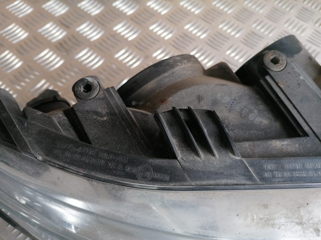 Priekšējais labais lukturis priekš SAAB 9-3 2002 3 Priekšējais labais lukturis priekš SAAB 9-3 2002