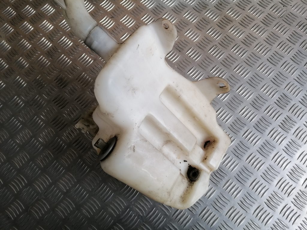 Mazgātāja šķidruma tvertne priekš SAAB 9-3 2002 2 Mazgātāja šķidruma tvertne priekš SAAB 9-3 2002