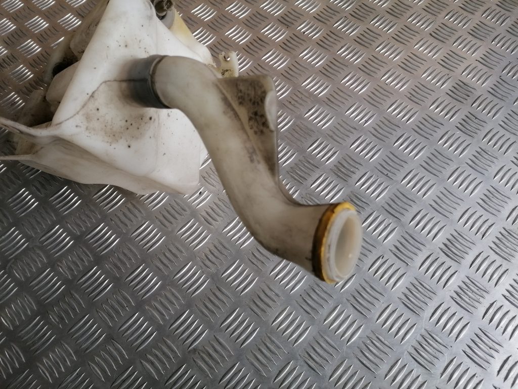 Mazgātāja šķidruma tvertne priekš SAAB 9-3 2002 5 Mazgātāja šķidruma tvertne priekš SAAB 9-3 2002