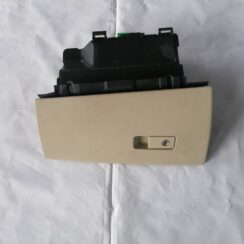 Mantu glabāšanas nodalījums pasažiera pusē priekš VOLVO S80 2007 GREY