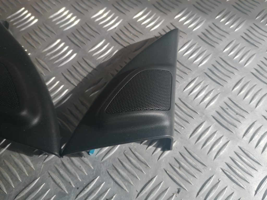 Durvju spoguļa apdares uzlika salonā (ar skaļruni) priekš VOLVO S80 2007 GREY 4 Durvju spoguļa apdares uzlika salonā (ar skaļruni) priekš VOLVO S80 2007 GREY