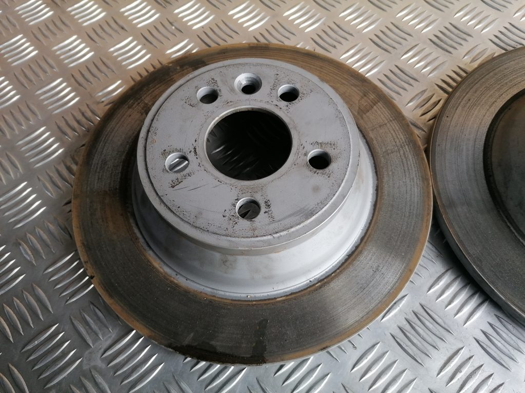 Aizmugurējie bremžu diski priekš VOLVO S80 2007 GREY 2 Aizmugurējie bremžu diski priekš VOLVO S80 2007 GREY