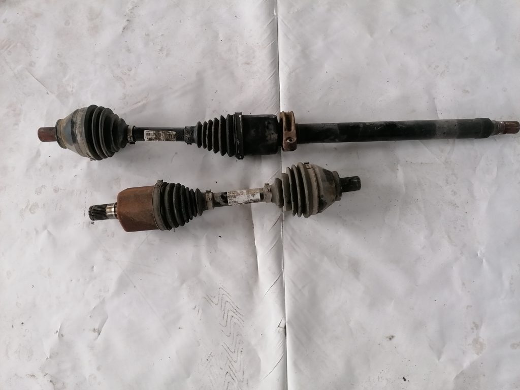 Pusass priekšēja labā priekš VOLVO S80 2007 GREY 1 Pusass priekšēja labā priekš VOLVO S80 2007 GREY