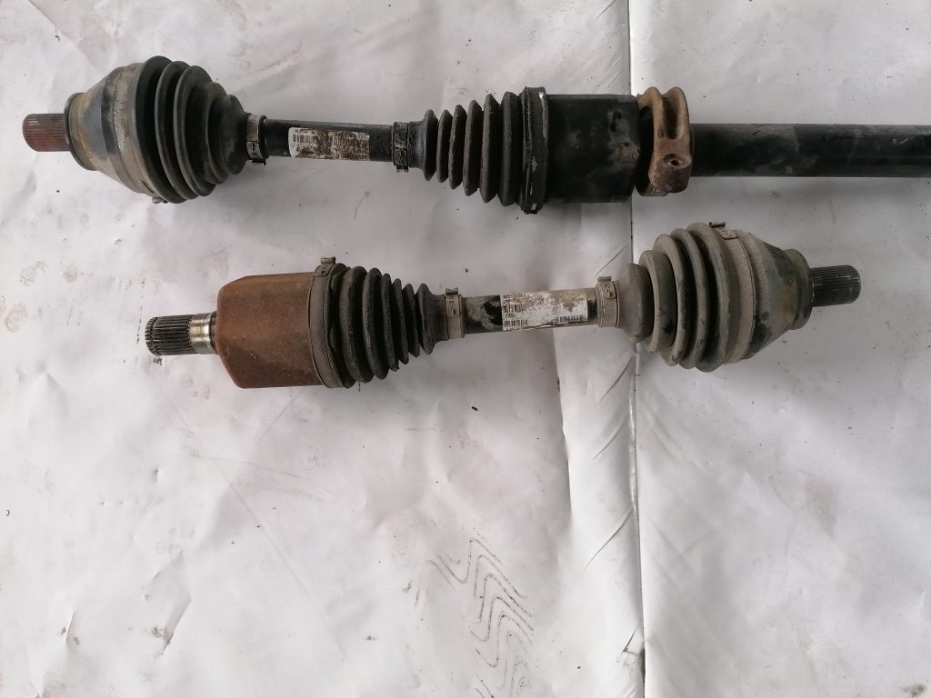 Pusass priekšēja labā priekš VOLVO S80 2007 GREY 2 Pusass priekšēja labā priekš VOLVO S80 2007 GREY