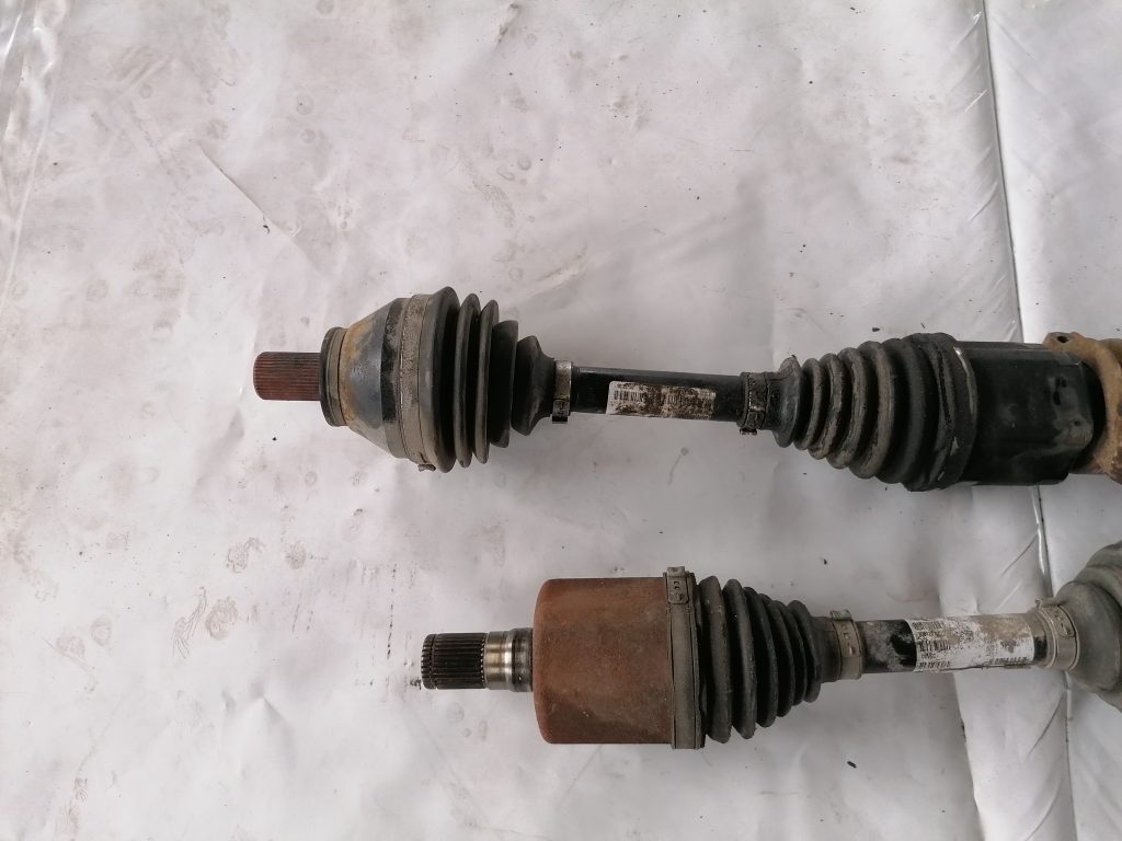 Pusass priekšēja labā priekš VOLVO S80 2007 GREY 4 Pusass priekšēja labā priekš VOLVO S80 2007 GREY