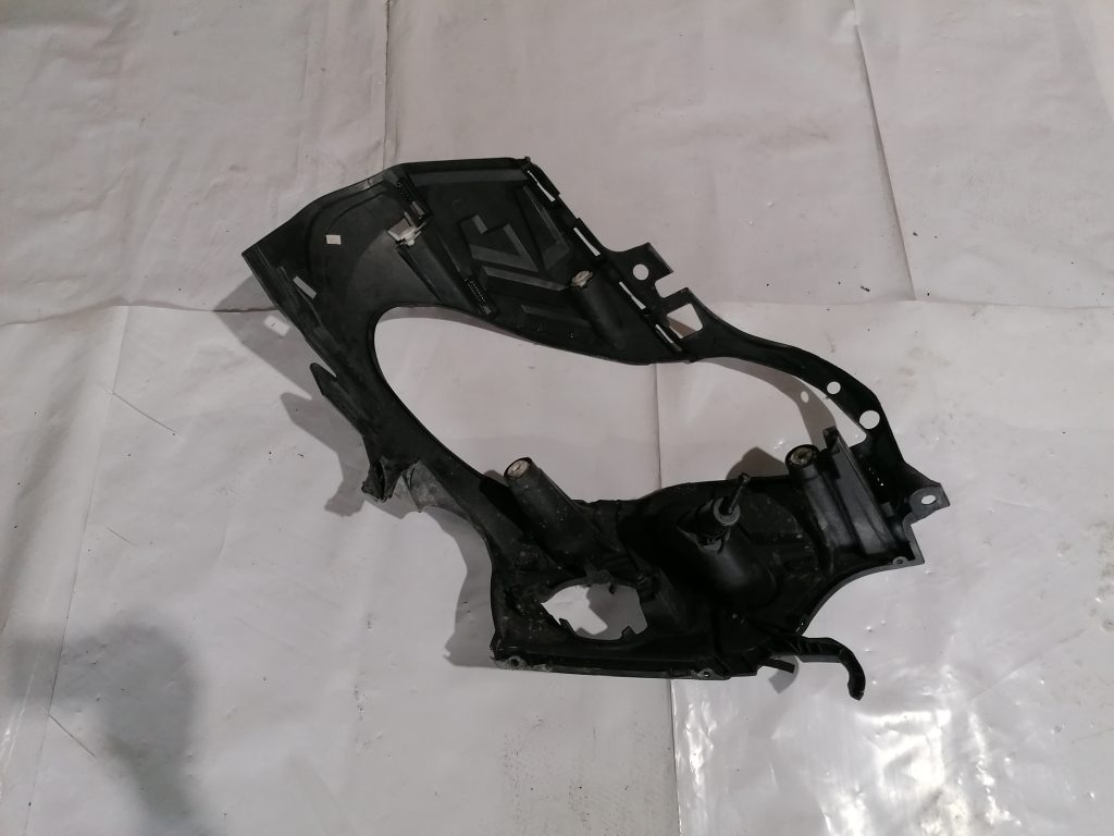 Priekšēja luktura kronšteins priekš BMW X5 E70 2006-2013 2 Priekšēja luktura kronšteins priekš BMW X5 E70 2006-2013