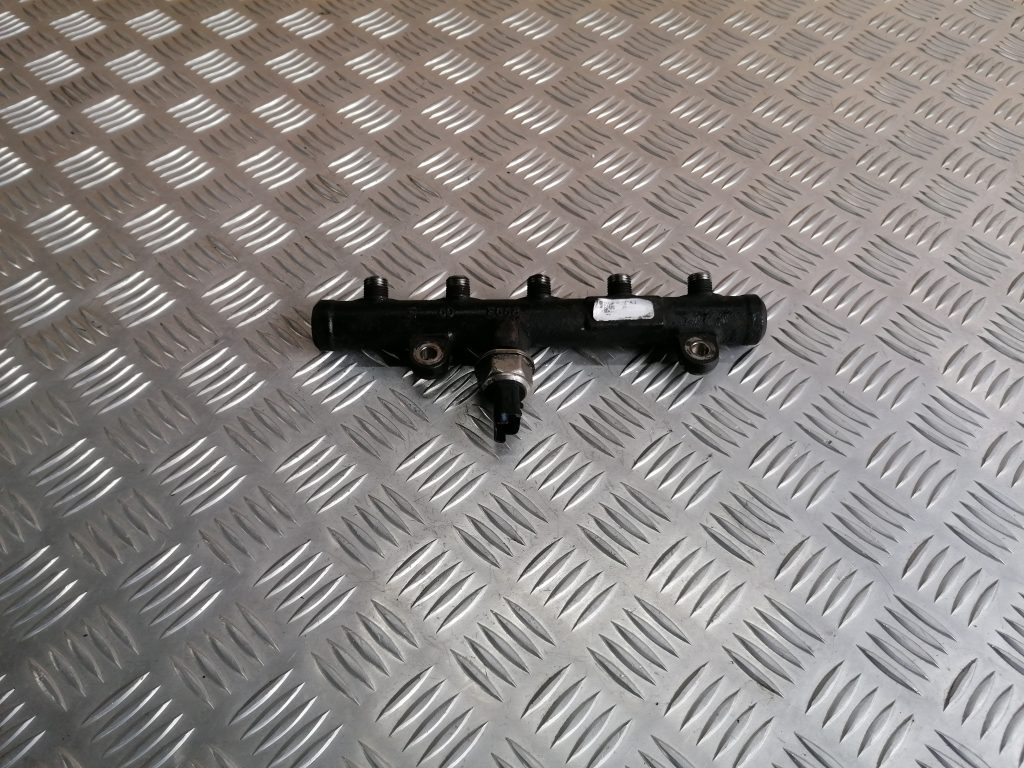 Degvielas sadales caurule priekš VOLVO C30 2008 TURQUOISE 1 Degvielas sadales caurule priekš VOLVO C30 2008 TURQUOISE