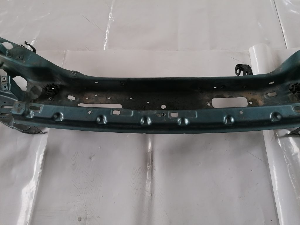 Priekšējā radiatora rāmja augšēja daļa priekš VOLVO C30 2008 TURQUOISE 2 Priekšējā radiatora rāmja augšēja daļa priekš VOLVO C30 2008 TURQUOISE