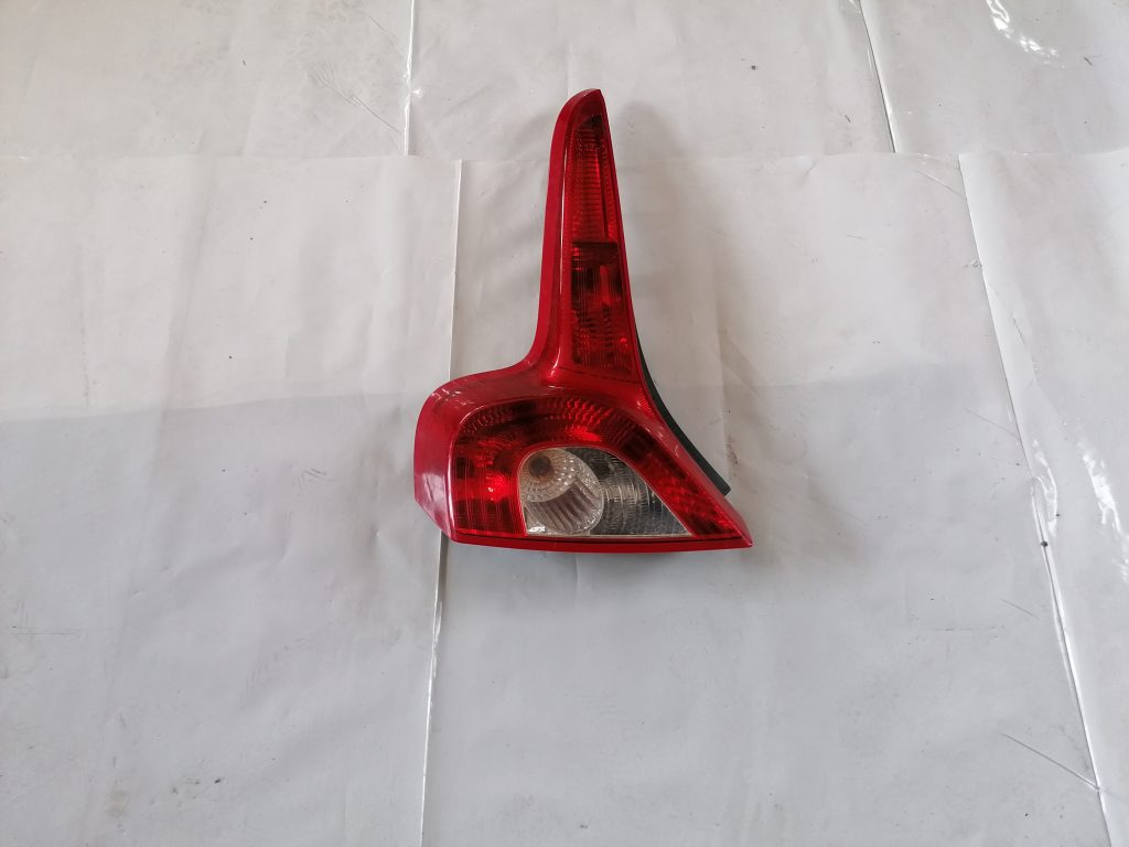 Aizmugurējais kreisais lukturis priekš VOLVO C30 2008 TURQUOISE 1 Aizmugurējais kreisais lukturis priekš VOLVO C30 2008 TURQUOISE