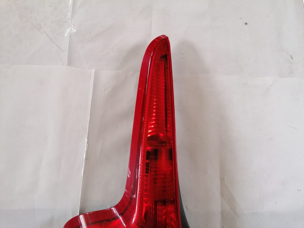 Aizmugurējais kreisais lukturis priekš VOLVO C30 2008 TURQUOISE 2 Aizmugurējais kreisais lukturis priekš VOLVO C30 2008 TURQUOISE