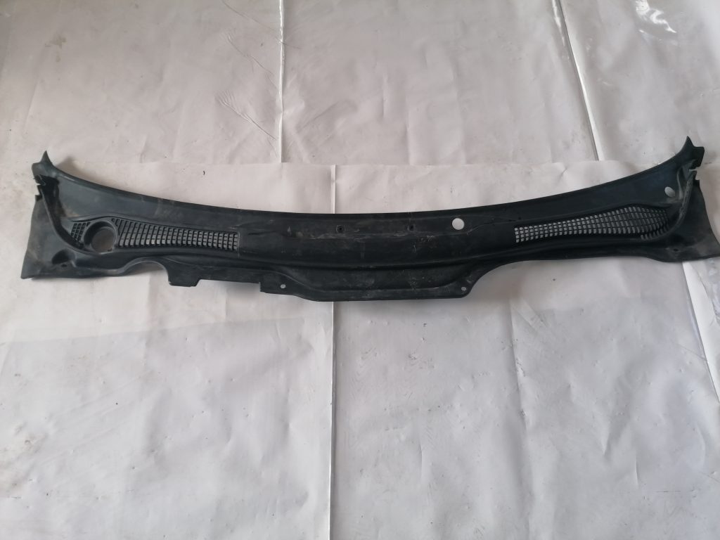 Vējstikla uzlikas (deflektora) režģis priekš VOLVO C30 2008 TURQUOISE 1 Vējstikla uzlikas (deflektora) režģis priekš VOLVO C30 2008 TURQUOISE