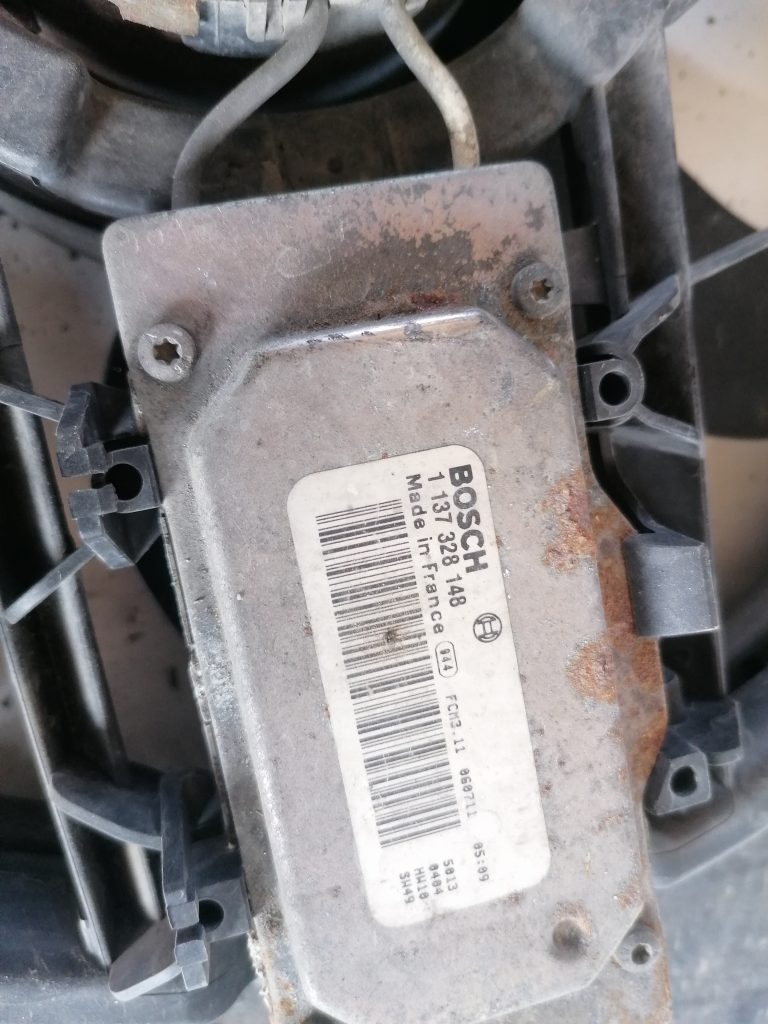 Dzesēšanas radiatora ventilators priekš VOLVO C30 2008 TURQUOISE 3 Dzesēšanas radiatora ventilators priekš VOLVO C30 2008 TURQUOISE