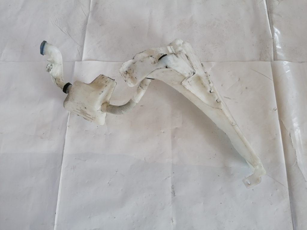 Mazgātāja šķidruma tvertne priekš VOLVO C30 2008 TURQUOISE 2 Mazgātāja šķidruma tvertne priekš VOLVO C30 2008 TURQUOISE