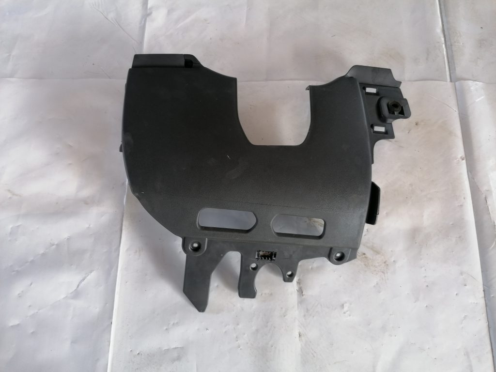 Mērinstrumentu paneļa apdare (zem stūres) priekš VOLVO C30 2008 TURQUOISE 1 Mērinstrumentu paneļa apdare (zem stūres) priekš VOLVO C30 2008 TURQUOISE