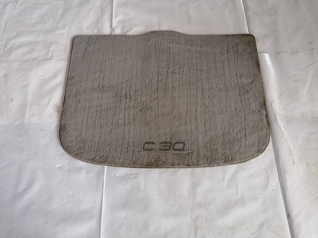 Bagāžnieka nodalījuma paklājs priekš VOLVO C30 2008 TURQUOISE 1 Bagāžnieka nodalījuma paklājs priekš VOLVO C30 2008 TURQUOISE