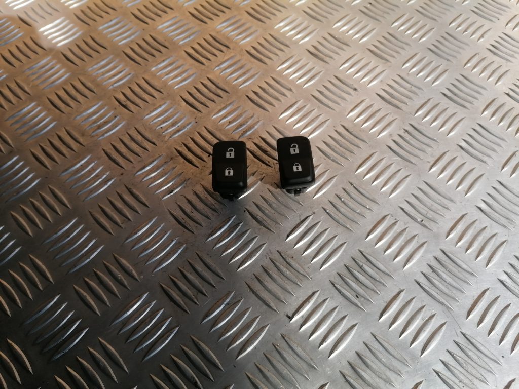 Atvēršanas/aizvēršanas poga priekš VOLVO C30 2008 TURQUOISE 1 Atvēršanas/aizvēršanas poga priekš VOLVO C30 2008 TURQUOISE