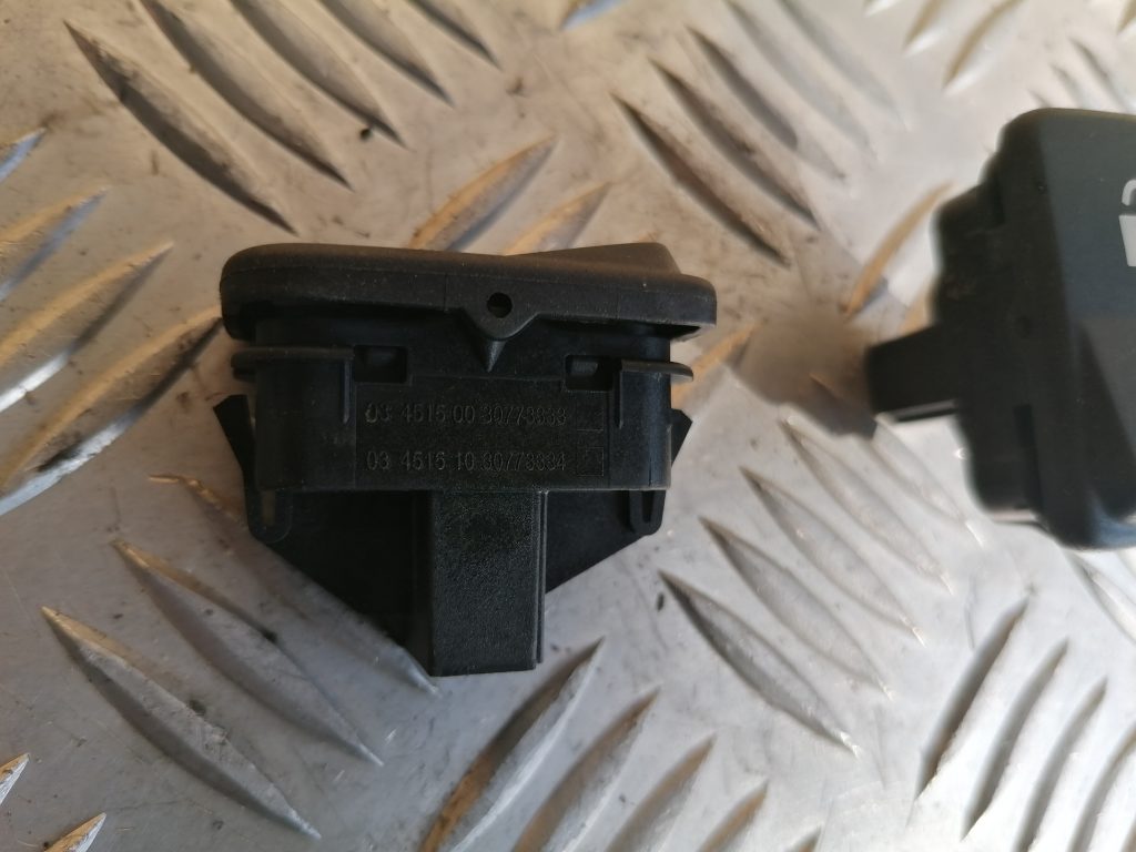 Atvēršanas/aizvēršanas poga priekš VOLVO C30 2008 TURQUOISE 2 Atvēršanas/aizvēršanas poga priekš VOLVO C30 2008 TURQUOISE