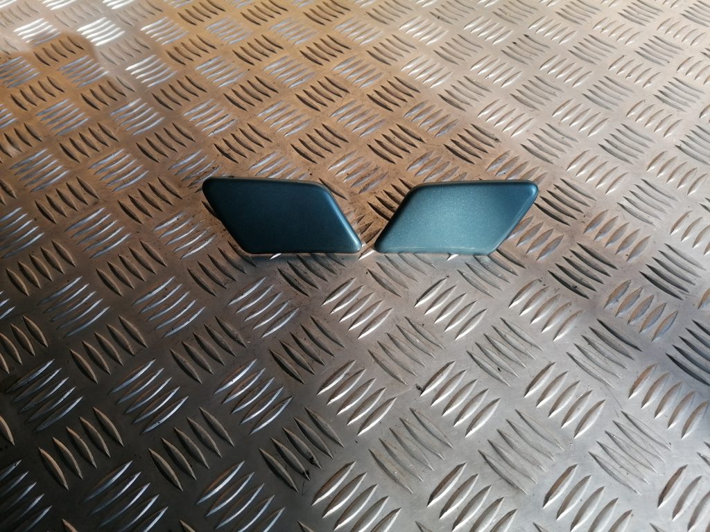 Lukturu mazgātāja sprauslas vāks priekš VOLVO C30 2008 TURQUOISE 1 Lukturu mazgātāja sprauslas vāks priekš VOLVO C30 2008 TURQUOISE