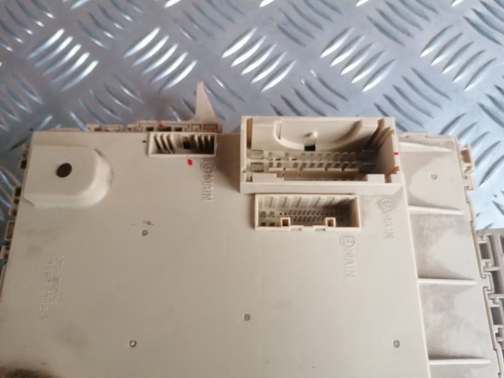 Drošinātāju relejas kaste priekš HYUNDAI I30 2012 4 Drošinātāju relejas kaste priekš HYUNDAI I30 2012