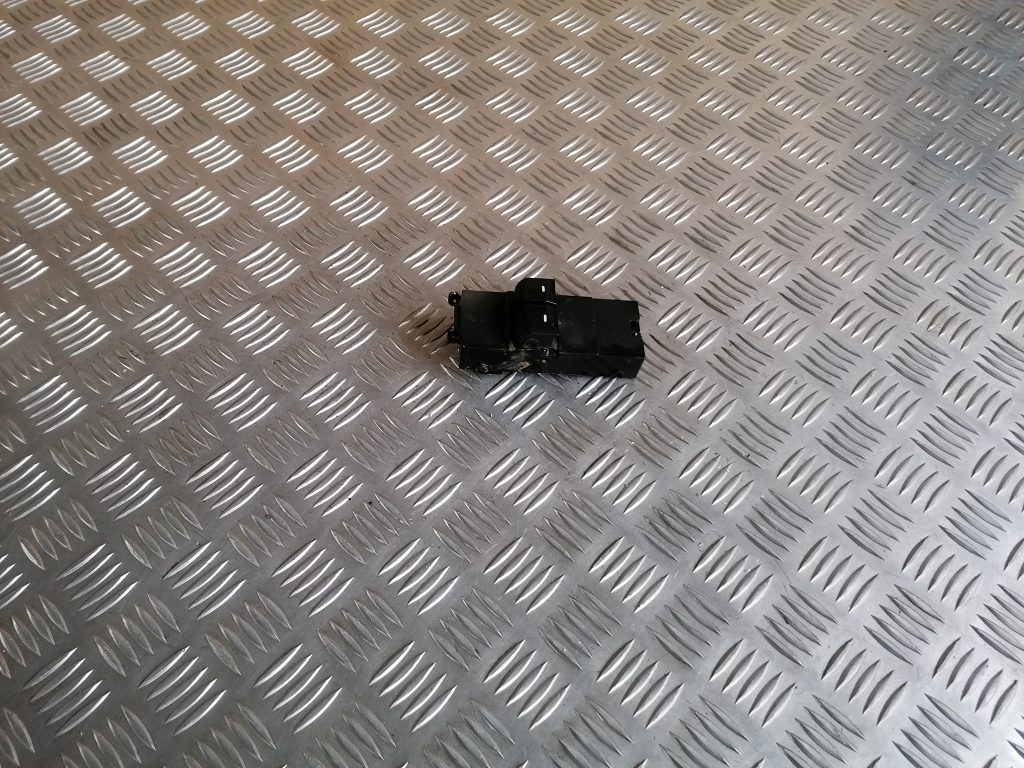 Šofera durvju slēdža pogas priekš HYUNDAI I30 2012 1 Šofera durvju slēdža pogas priekš HYUNDAI I30 2012