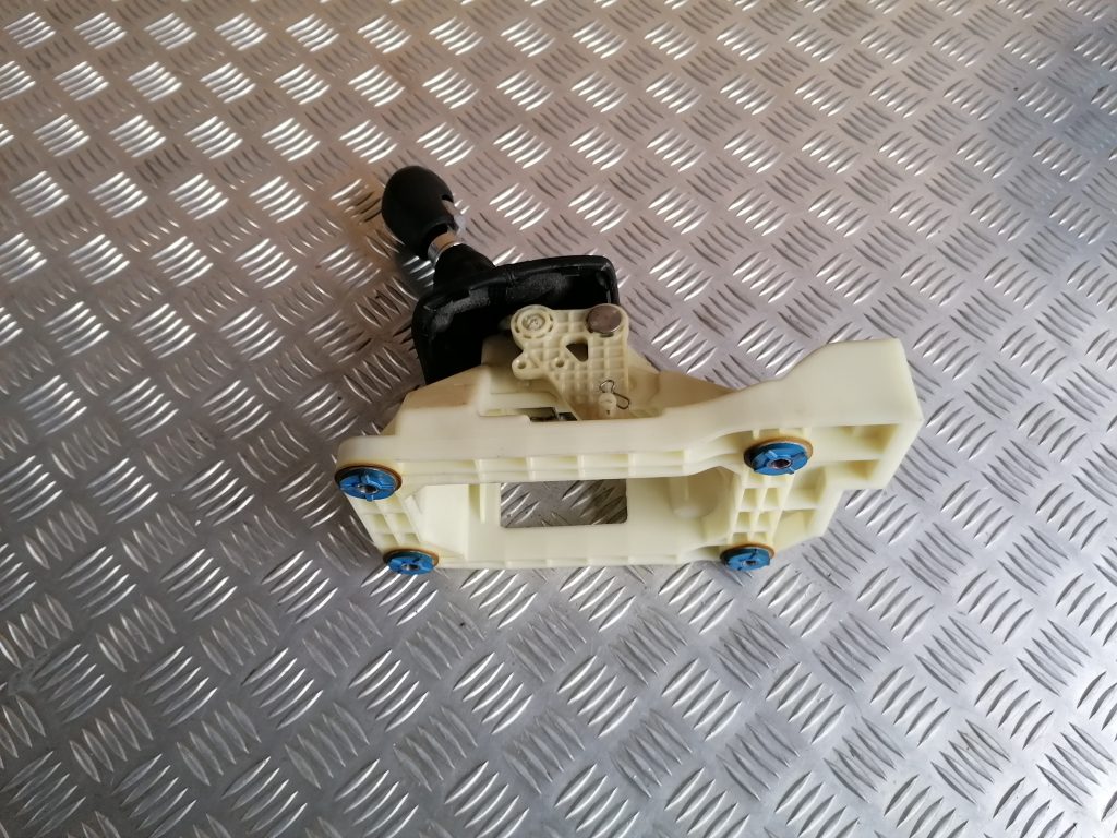 Ātrumu pārslēgšanas slēdzis priekš HYUNDAI I30 2012 1 Ātrumu pārslēgšanas slēdzis priekš HYUNDAI I30 2012