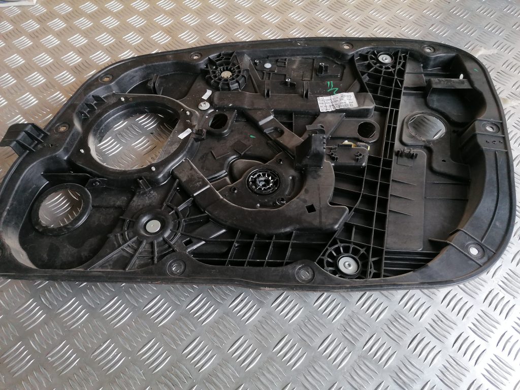 Stikla pacelšanas mehānisma panele priekš HYUNDAI I30 2012 1 Stikla pacelšanas mehānisma panele priekš HYUNDAI I30 2012