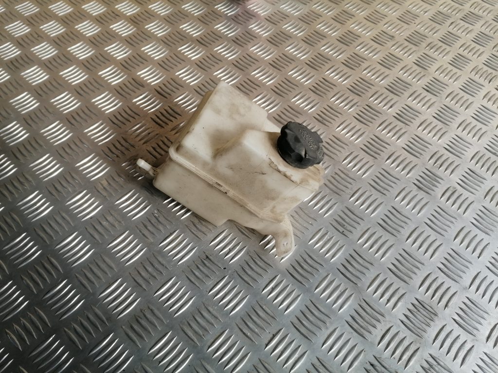 Dzesēšanas šķidruma tvertne priekš HYUNDAI I30 2012 1 Dzesēšanas šķidruma tvertne priekš HYUNDAI I30 2012