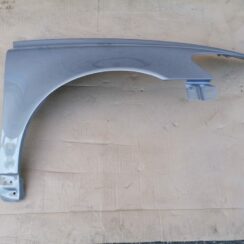 Priekšējais labais spārns priekš VOLVO S40 2007