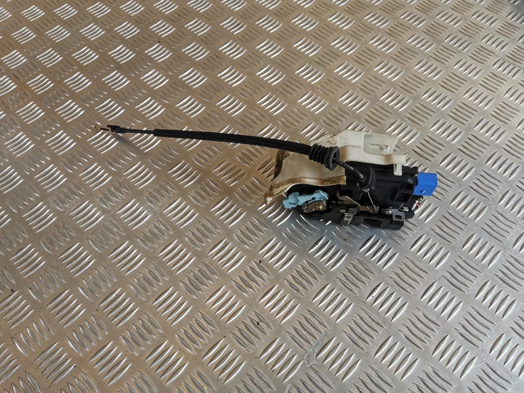 Priekšējo kreiso durvju slēdzene priekš VW PHAETON 2005 1 Priekšējo kreiso durvju slēdzene priekš VW PHAETON 2005