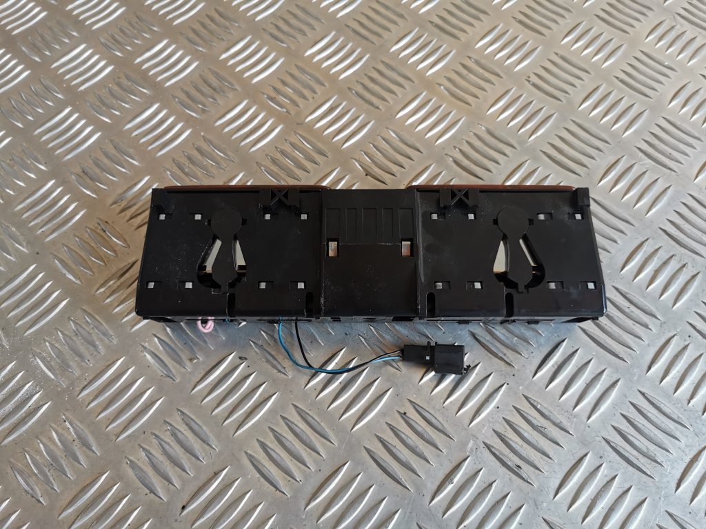 Pelnu trauks priekš VW PHAETON 2005 5 Pelnu trauks priekš VW PHAETON 2005