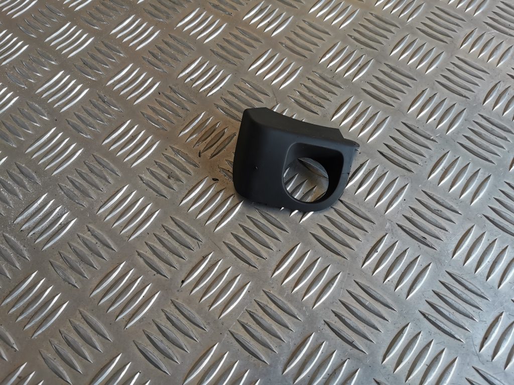 Stūres statnes putekļu aizsargs (salonā) priekš VW PHAETON 2005 1 Stūres statnes putekļu aizsargs (salonā) priekš VW PHAETON 2005