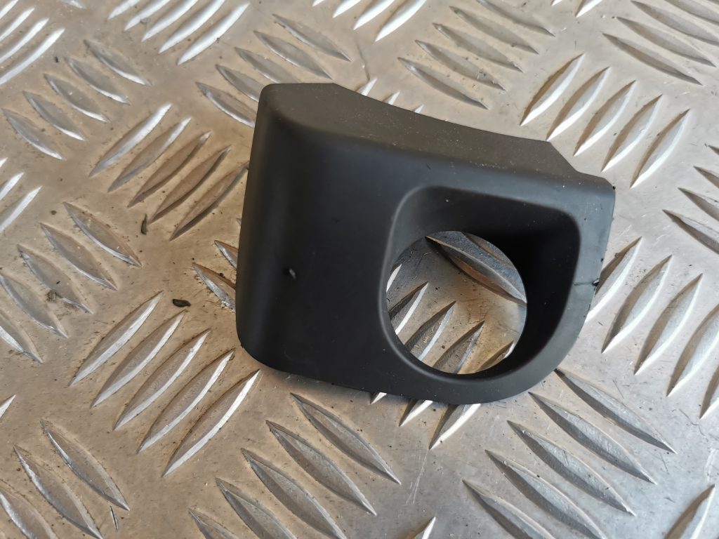 Stūres statnes putekļu aizsargs (salonā) priekš VW PHAETON 2005 2 Stūres statnes putekļu aizsargs (salonā) priekš VW PHAETON 2005