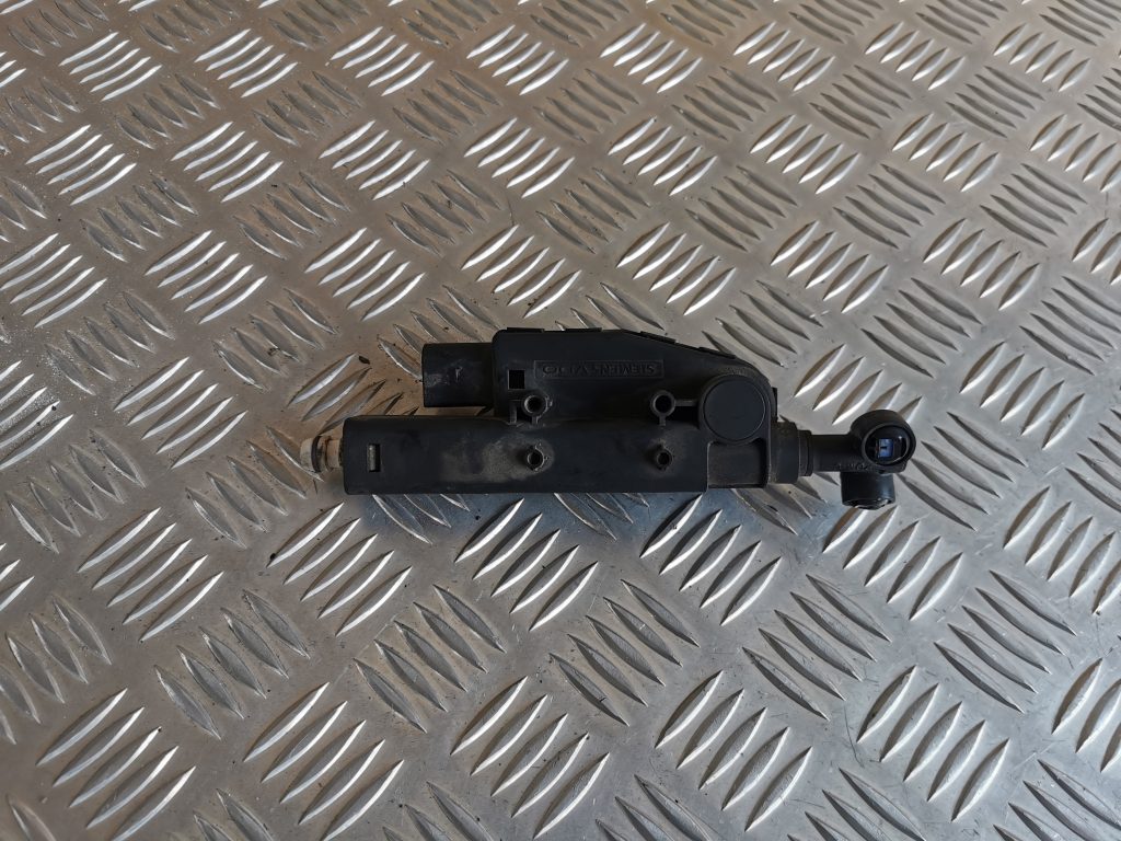 Lukturu mazgātāja sprausla priekš VW PHAETON 2005 1 Lukturu mazgātāja sprausla priekš VW PHAETON 2005