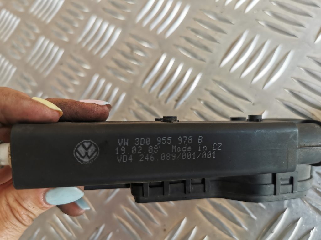 Lukturu mazgātāja sprausla priekš VW PHAETON 2005 3 Lukturu mazgātāja sprausla priekš VW PHAETON 2005